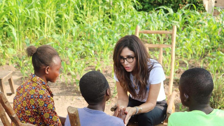 Tessa Page mit Kindersoldaten im Kongo
